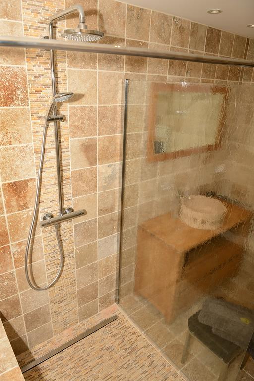 Mas De Carabelle Bed & Breakfast La Roque-Alric Ruang foto