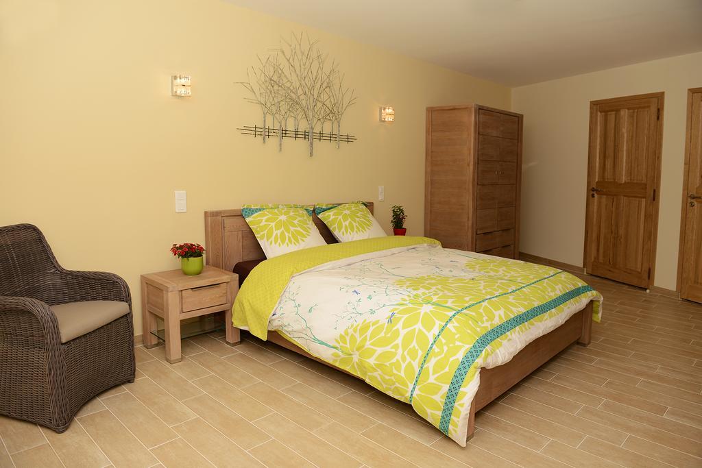 Mas De Carabelle Bed & Breakfast La Roque-Alric Ruang foto