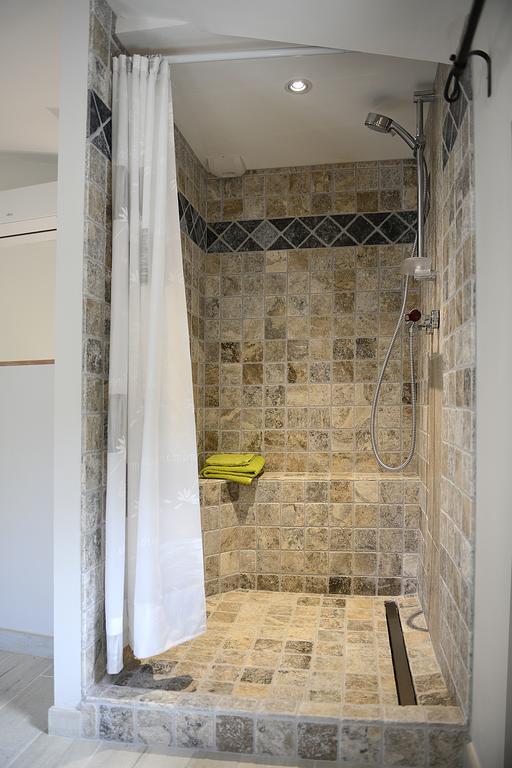 Mas De Carabelle Bed & Breakfast La Roque-Alric Ruang foto