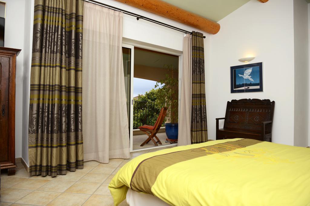 Mas De Carabelle Bed & Breakfast La Roque-Alric Ruang foto