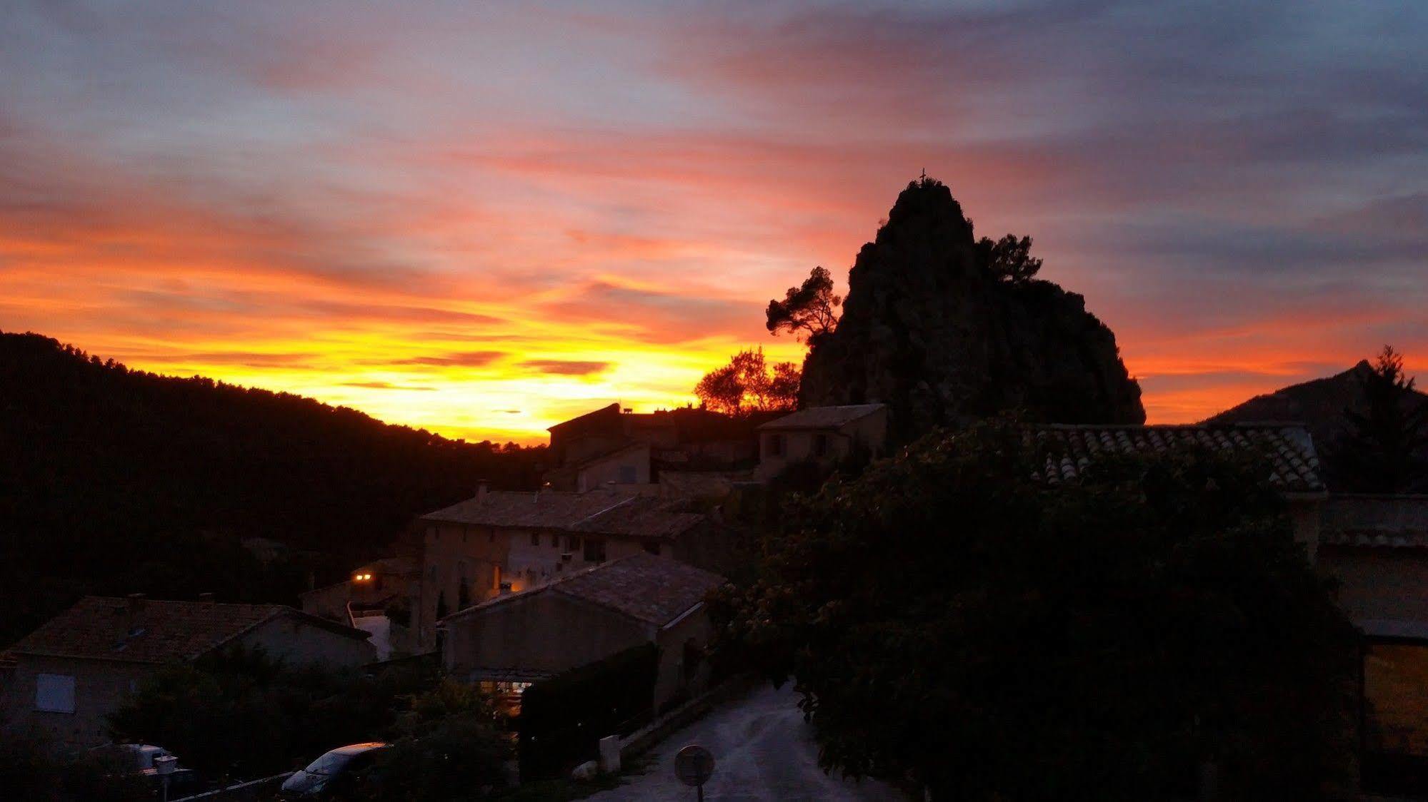 Mas De Carabelle Bed & Breakfast La Roque-Alric Bagian luar foto