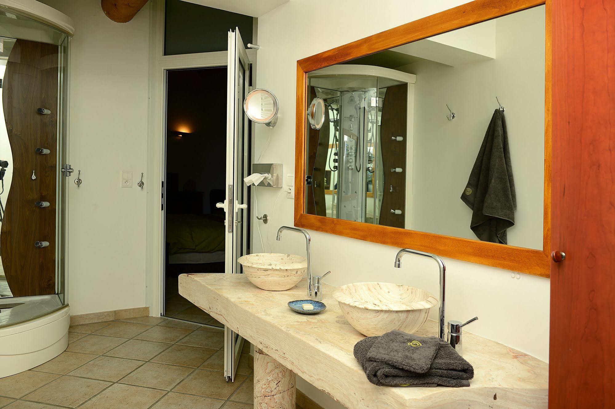 Mas De Carabelle Bed & Breakfast La Roque-Alric Bagian luar foto