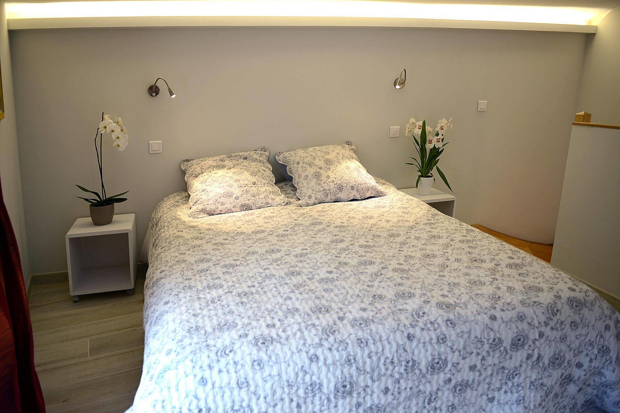 Mas De Carabelle Bed & Breakfast La Roque-Alric Bagian luar foto